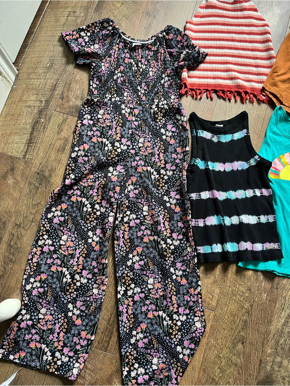 Lot of girls jumpsuit and tanks‎ size small to medium - Picture 16 of 16